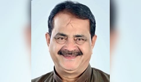 Jeypore MLA Tara Prasad Bahinipati chaired a meeting with land losers from 12 villages across Jeypore and Kundra blocks.