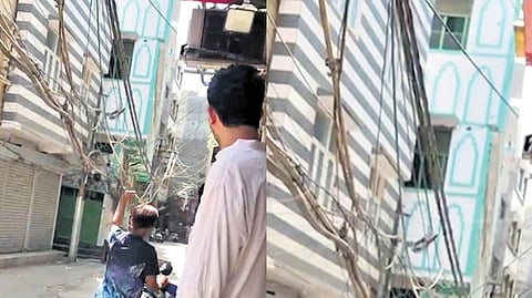 Mosque just minutes before collapse.