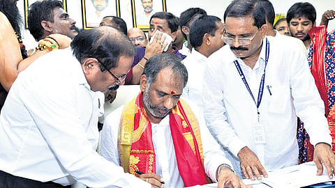 Energy Minister Gottipati Ravi Kumar assuming office in the Secretariat.