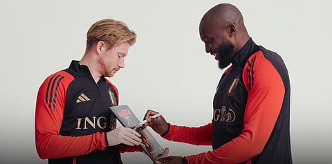 Kevin De Bruyne (L) and Romelu Lukaku