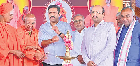 BJP state president BY Vijayendra, MLAs GT Devegowda and TS Srivatsa, MLC Yathindra Siddaramaiah, Siddaganga mutt seer Siddalinga Swamiji and others at a book release function, at Kuder Mutt in Mysuru on Sunday 