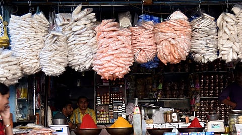 Representational image. In this file photo, shops and street vendors are seen continuing to use banned plastic bags despite raids by BBMP authorities. 