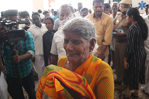 Grief-stricken relatives of hooch tragedy victims at Kallakurichi Government hospital on June 20, 2024. 