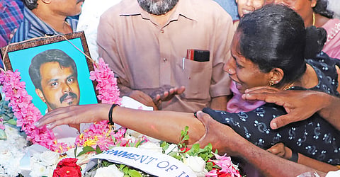 Vineetha, wife of Arun Babu, who died in a fire mishap in Kuwait, breaks down seeing her husband.