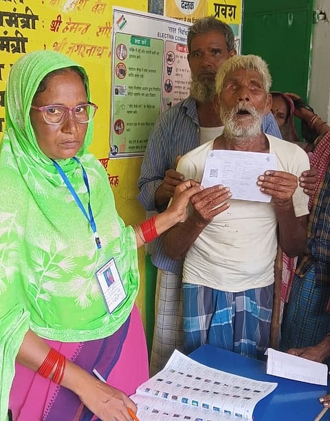 92-year-old Khalil Ansari after casting his vote for the first time in the Lok Sabha elections 2024. 