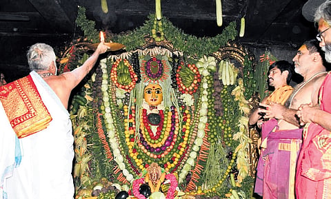 Hundreds of hereditary archakas (temple priests) chalked out a plan of action seeking a solution to their long pending demands.
