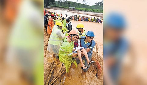 People being rescued via the makeshift bridge built by the Army, NDRF and SOG in Mundakkai area 