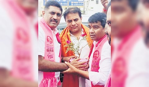 BRS working president KT Rama 
Rao with party supporters in Karimnagar on Monday