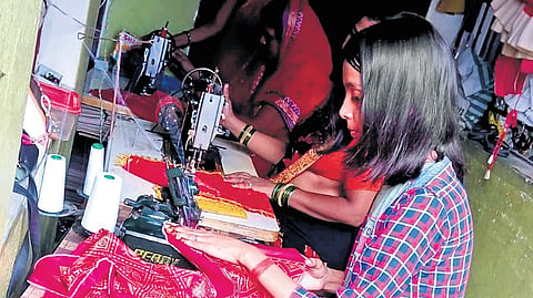Manju’s business employs ten women who work from their homes, earning between Rs 300-400 per day based on their output.