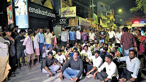 Condemning the murder, TMC president GK Vasan said such incidents have increased fear psychosis among the people. MMK chief MH Jawahirullah also condoled the demise.