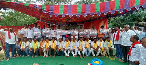 Power loom units and workers  JAC stages relay hunger strike.