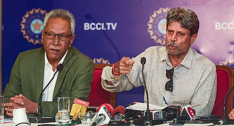 Former Indian captain Kapil Dev (R) and Former Indian cricker Anshuman Gaekwad ( L). 