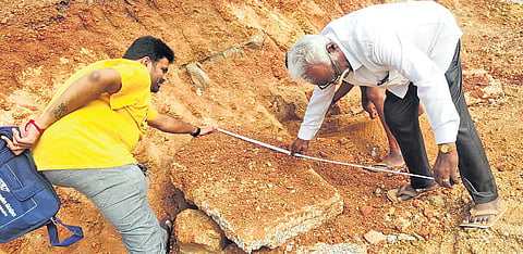 Historian Vidwan Jyothi Chandramouli examined the ancient tombs and clay pots in the Prakasam district.