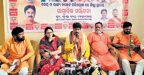 H&UD Minister Krushna Chandra Mahapatra addressing mediapersons in Nuapada