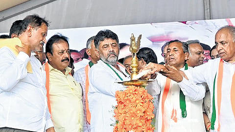 Deputy CM DK Shiva-kumar 
and other Congress leaders inaugurate the party’s Janan-dolana programme in Mandya on Tuesday 
| Express