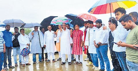 five-member team of Ama Janatara Adhikar forum led by former union minister Brajakishor Tripathy and Mahanadi Bachao Andolan convenor Sudarshan Dash