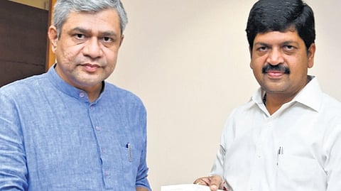 Min Kollu Ravindra with Union Railway Minister Ashwini Vaishnav 
