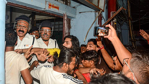  Unidentified miscreants entered the premises of the state-run hospital shortly after midnight on Thursday and vandalised portions of the medical facility, where the body of a woman doctor was found last week. 