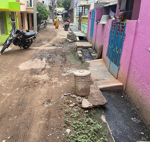 Jinnu Mudaliar First Street showing drains filled with sewage upto its brim in Vellore 