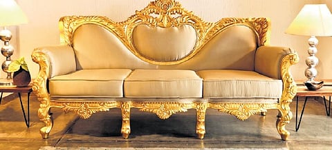 The Kings Throne Sofa 1609