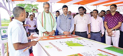 Officials explaining the nuances of the app to DY CM KV Singh Deo and others 