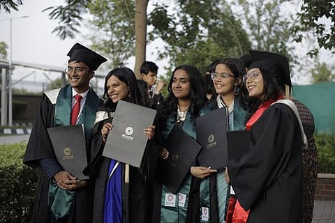 Govt tells medical colleges to replace convocation gown and cap with Indian dress Govt tells medical colleges to replace convocation gown and cap with Indian dress