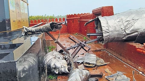 The incident caused embarrassment to the Chief Minister Eknath Shinde-led state government and invited criticism