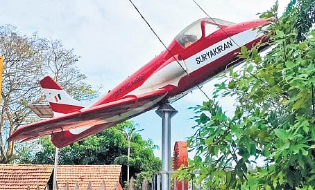 Shaped like an aeroplane, the Aakulam Air Force museum is situated near the Southern Air Command. 