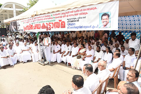 Congress Working Committee member Kodikkunnil Suresh inaugurating the protest in Kollam on Thursday demanding action from the government on the findings in the Hema Commmitte report. 