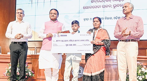  Jayanti Mallick (42) and her son Rudra Prasad (13) of Nimpur  village in Pattamundai block were conferred the Biju Patnaik  Bravery    Award-2023 on  Thursday 
