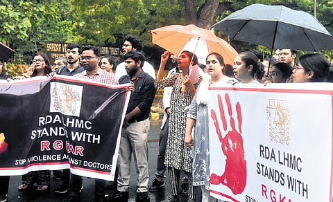 Doctors protest against RG Kar hospital rape-murder at Jantar Mantar. 