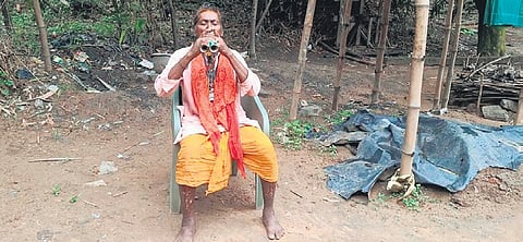 Babaji Jena playing Jodi Mahuri 