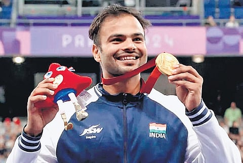 Advice from Neeraj, enduring back pain, Sumit wins gold 