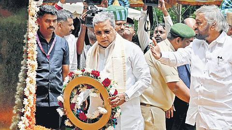 Chief Minister Siddaramaiah pays tribute to martyrs on National Forest Martyrs’ Day at Aranya Bhavan in Bengaluru on Wednesday. Forest, Environment, and Ecology Minister Eshwar B Khandre looks on  