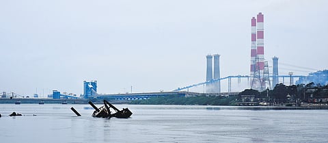 The  Ennore Thermal Power plant on the banks of Kosasthalaiyar river