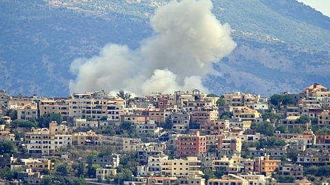  Smoke billows from the site of an Israeli airstrike in the southern Lebanese village of Khiam near the border on September 19, 2024. 