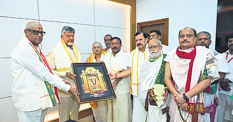 Endowments Minister Anam Ramanarayana Reddy and with SDMSD authorities and priests invite Chief Minister Nara Chandrababu Naidu on Monday 