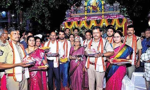 NTR CP SV Rajashekhar Babu offers silk robes to Goddess Durga 