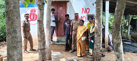 Tahsildar M Vijayarani leading the shutdown of a cracker manufacturing unit
in Moovalur