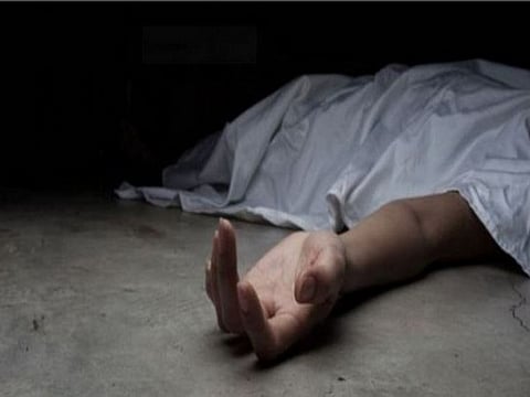  A 17-year-old student in Vellore died after allegedly falling off a train heading from Chennai to Mysore around 4 pm on Sunday.