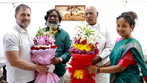 Congress President Mallikarjun Kharge with Leader of Opposition in Lok Sabha and party leader Rahul Gandhi meets Jharkhand Chief Minister Hemant Soren and his wife and JMM leader Kalpana Soren, in New Delhi recently.