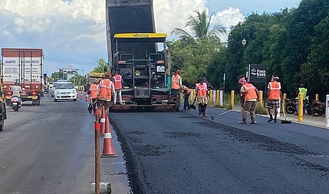 The retarring work of the Kundannoor-CIFT Junction, Willingdon Island stretch 
of the NH 966(B) progressing 