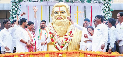 Ballari Rural MLA B Nagendra waves to supporters in Ballari city on Thursday