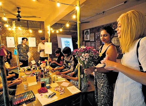Art table for collective creative explorations