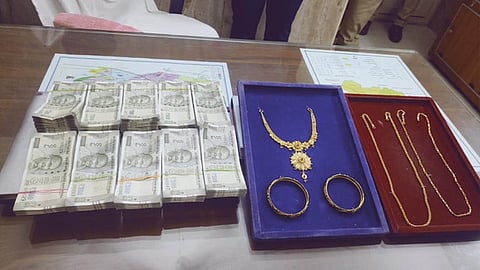  A crime team headed by Hosur town inspector of police R Nagaraj and his team recovered Rs 5 lakh cash and 16 sovereign of gold