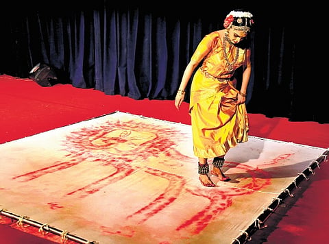  Reshma during her performance 