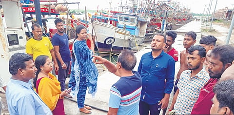Officials urge fishermen to leave for cyclone shelter in Paradip 