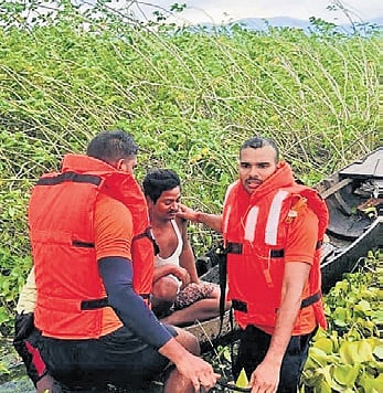 IRB personnel rescue a fisherman 
from Kaptipada who was stranded 
at Kala Dam I Express