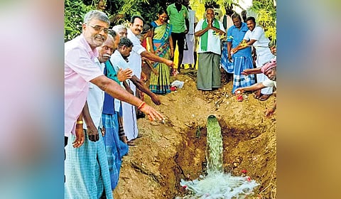 A well was dug near the Thenpennai River and water was pumped to Periya Eri which is over 400 metres away 