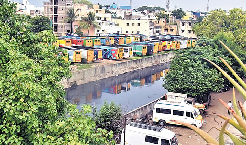 100 Feet Road near Tamilzhar Veethi at Arumbakkam in Chennai 
